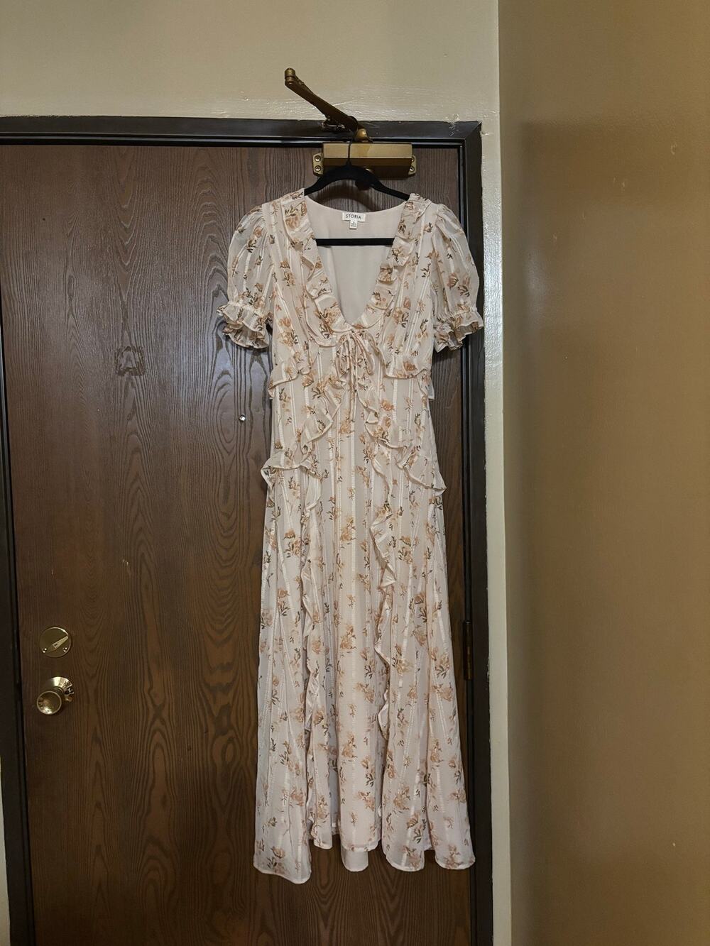 NWOT Storia Beige Floral Silky Cottagecore Boho Fall Short-Sleeve Maxi Dress